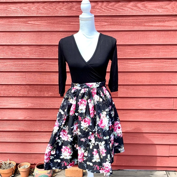 Unique Vintage Dresses & Skirts - NWOT I Promise You A Rose Garden Retro Swing Skirt